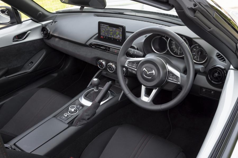Торпедо Mazda MX-5 Design Pack (ND) 2019 года  (UK) (фото 26 из 40)